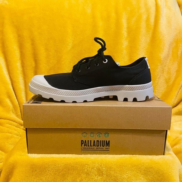 Palladium loafers
Low top vegan shoes - Picture 2 of 5